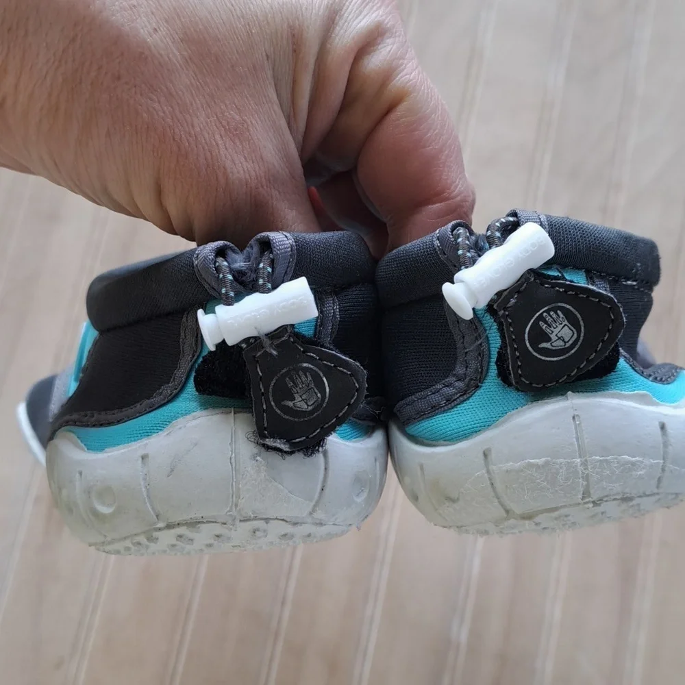 Body Glove Aqua Water Shoes Unisex Kids Size 5 Gray & Aqua Blue Youth Barefoot